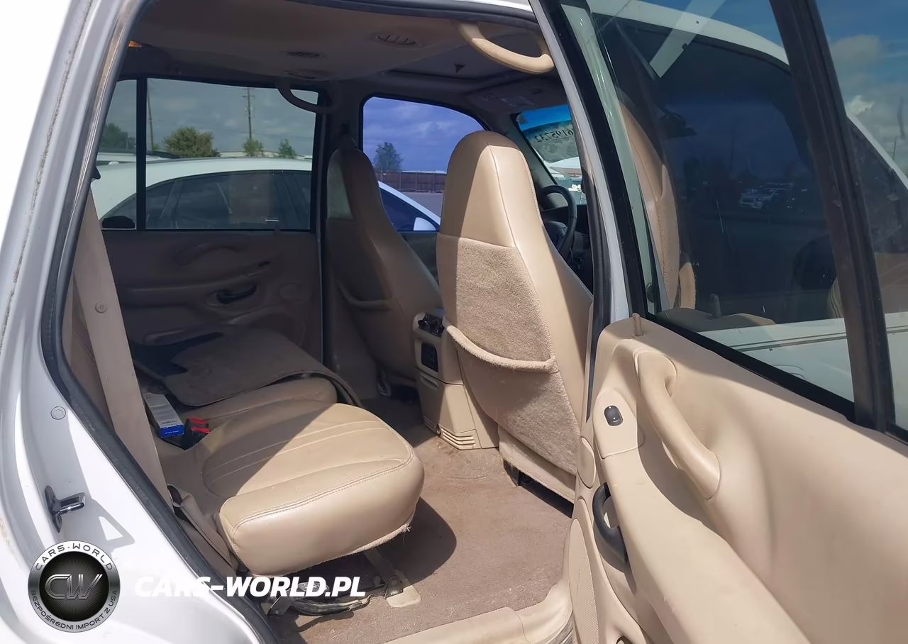 2001 Ford Expedition Eddie Bauer VIN:1FMPU18L91LA37650 - 8