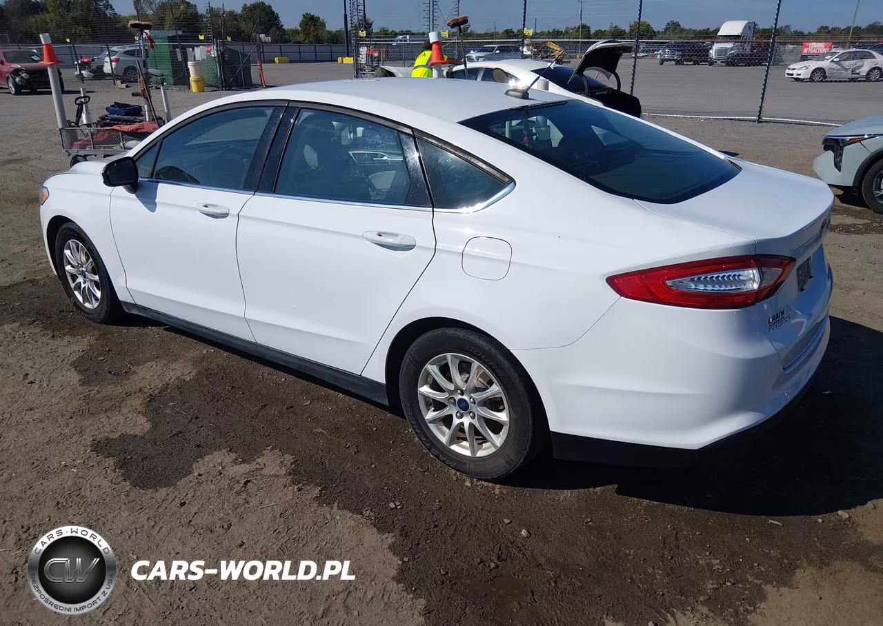 2015 Ford Fusion S VIN:3FA6P0G79FR256046 - 3