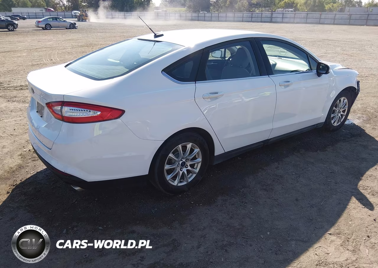 2015 Ford Fusion S VIN:3FA6P0G79FR256046 - 4