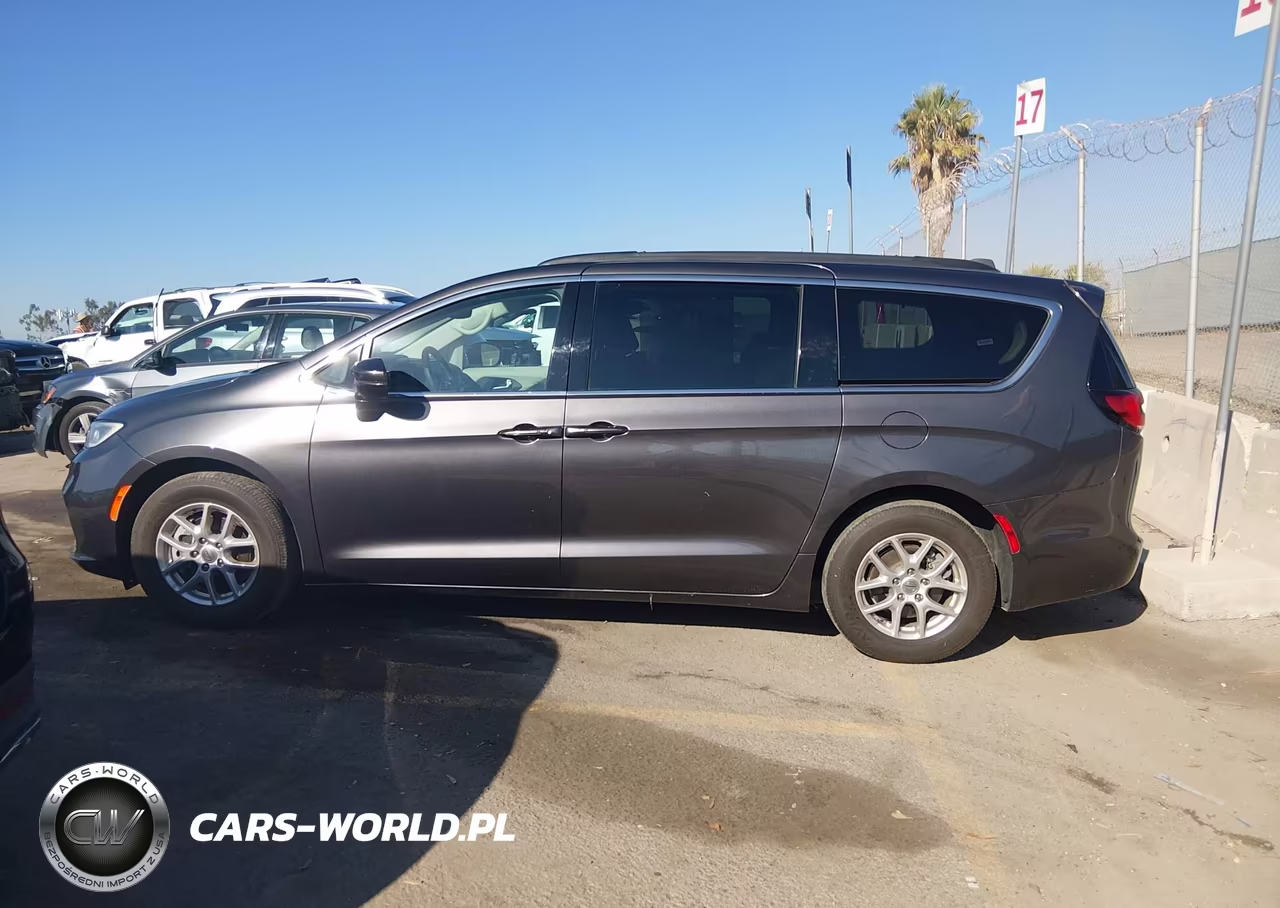 2022 Chrysler Pacifica Touring L VIN:2C4RC1BGXNR181586 - 14