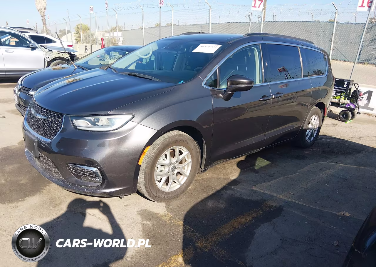 2022 Chrysler Pacifica Touring L VIN:2C4RC1BGXNR181586 - 2
