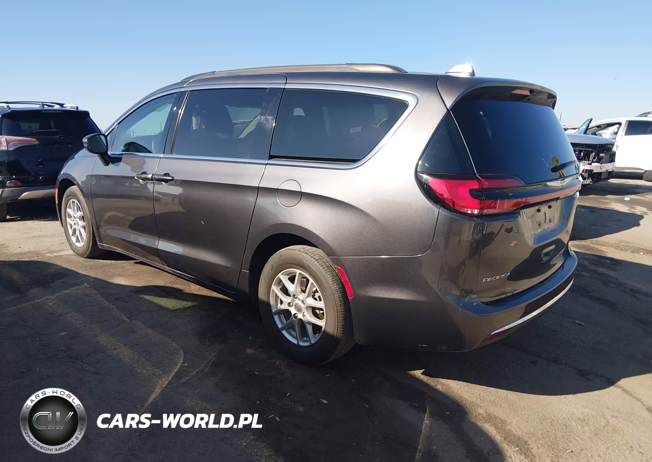 2022 Chrysler Pacifica Touring L VIN:2C4RC1BGXNR181586 - 3