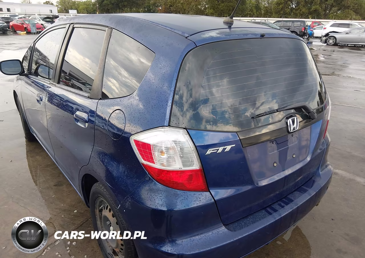 2013 Honda Fit VIN:JHMGE8H32DC001814 - 3