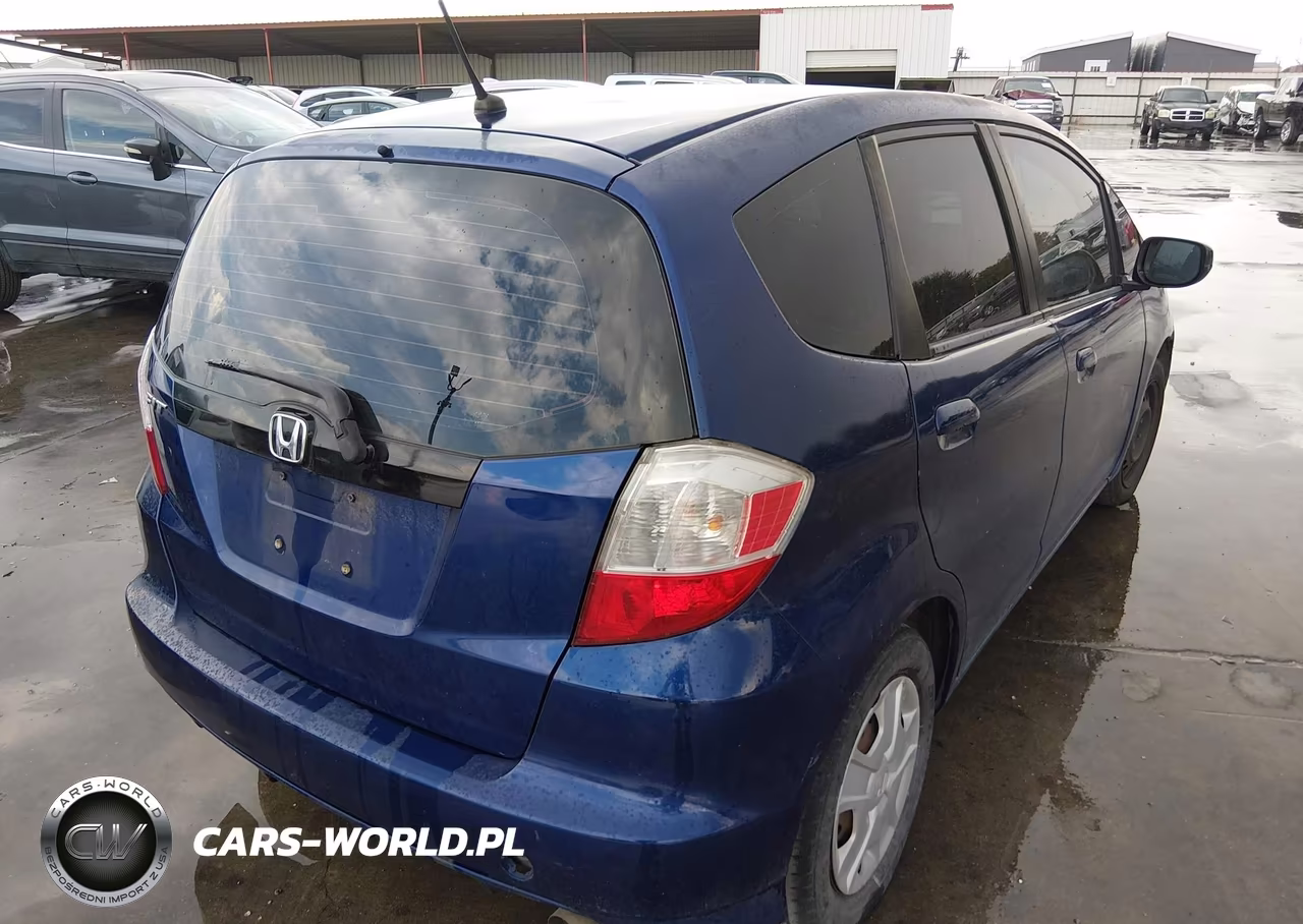 2013 Honda Fit VIN:JHMGE8H32DC001814 - 4