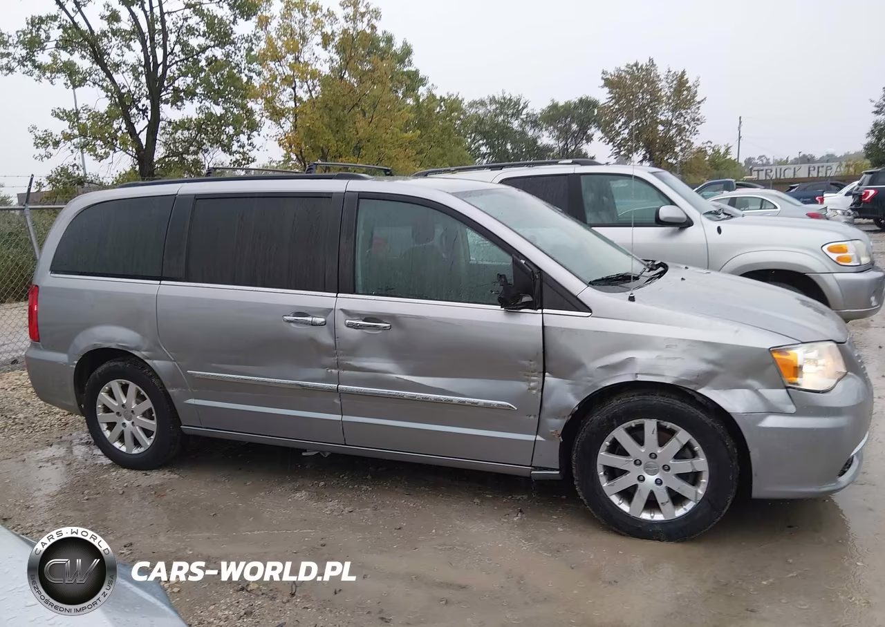 2016 Chrysler Town & Country Touring VIN:2C4RC1BG8GR255364 - 13