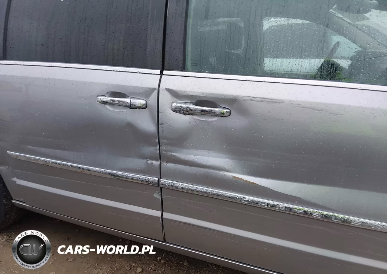 2016 Chrysler Town & Country Touring VIN:2C4RC1BG8GR255364 - 17
