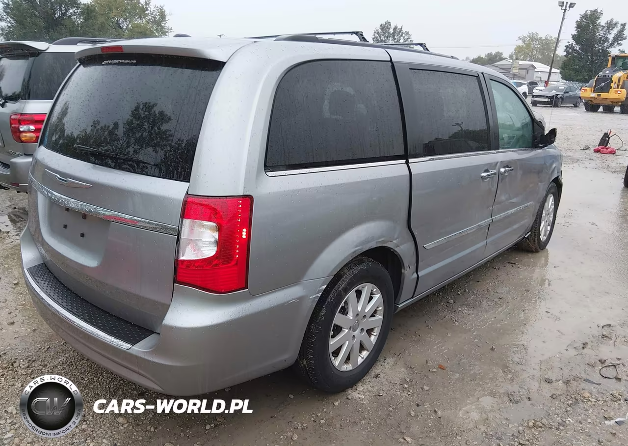 2016 Chrysler Town & Country Touring VIN:2C4RC1BG8GR255364 - 4
