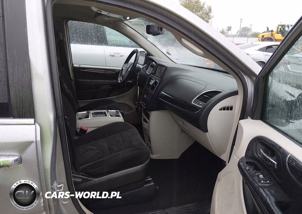 2016 Chrysler Town & Country Touring VIN:2C4RC1BG8GR255364 - 5
