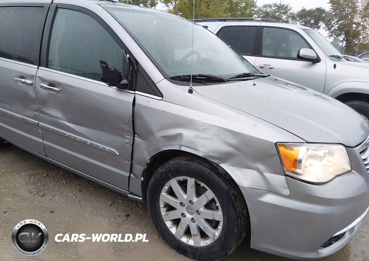 2016 Chrysler Town & Country Touring VIN:2C4RC1BG8GR255364 - 6