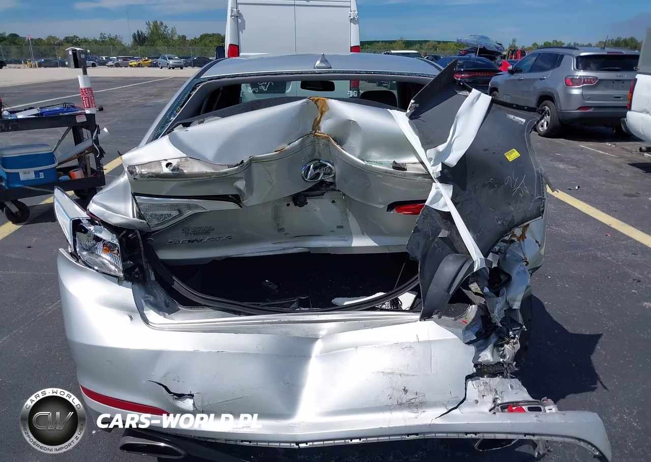 2015 Hyundai Sonata Sport VIN:5NPE34AF7FH202000 - 16