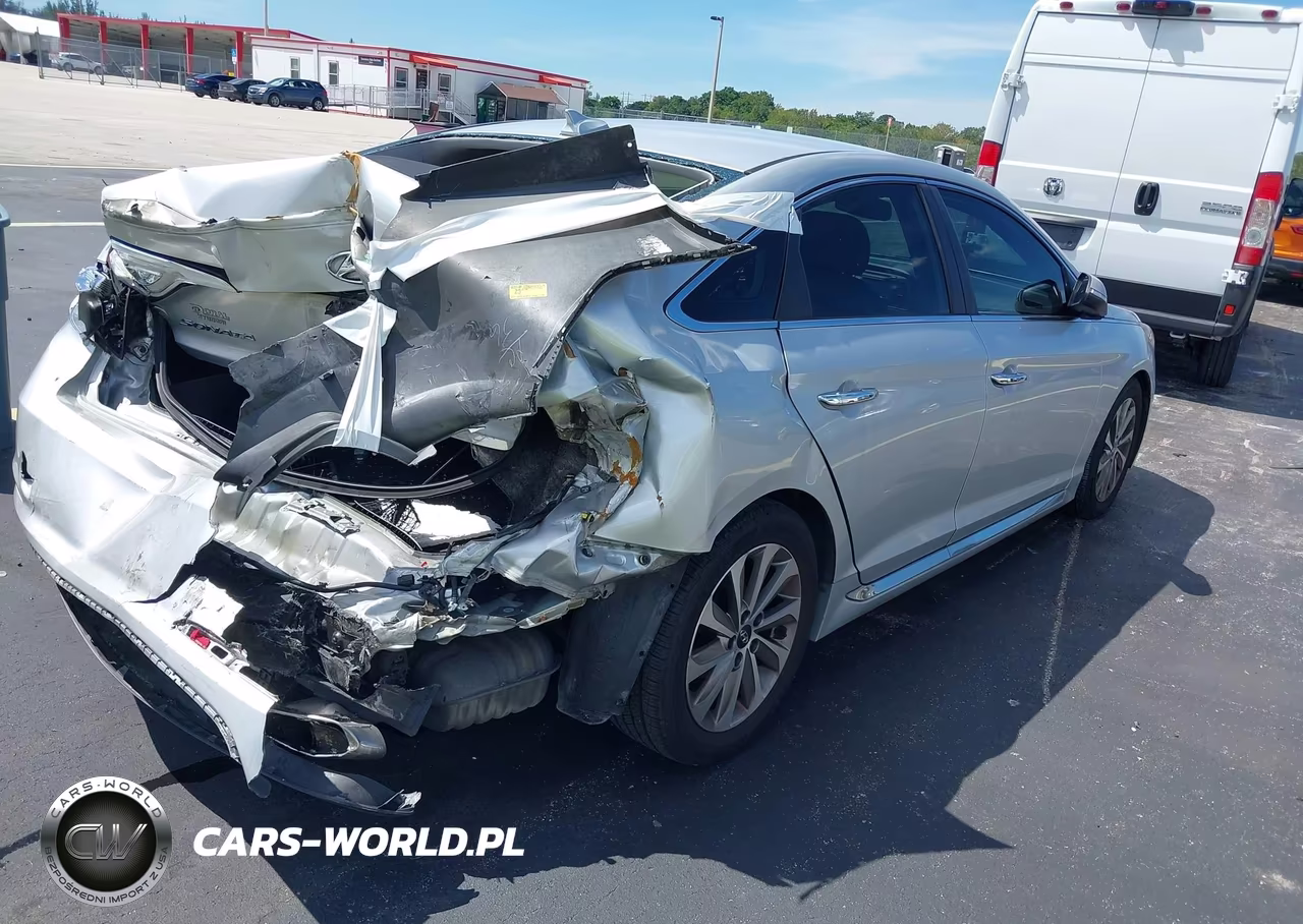 2015 Hyundai Sonata Sport VIN:5NPE34AF7FH202000 - 4
