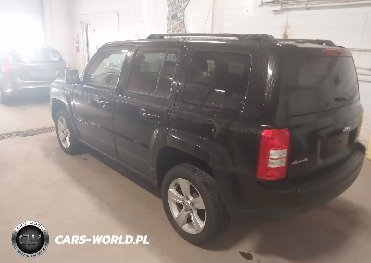2014 Jeep Patriot Latitude VIN:1C4NJRFB1ED820832 - 3