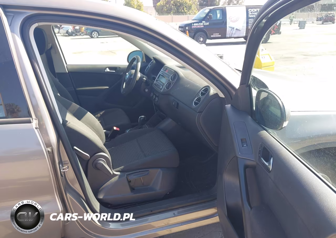 2011 Volkswagen Tiguan S VIN:WVGAV7AX7BW559972 - 5