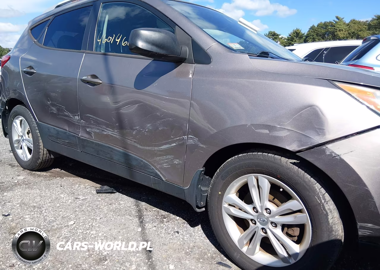 2012 Hyundai Tucson Gls VIN:KM8JUCACXCU418870 - 12