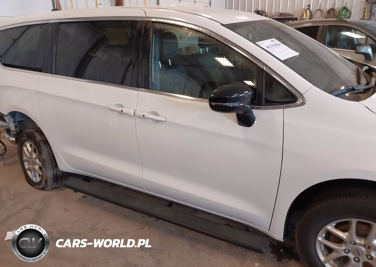 2025 Chrysler Voyager Lx VIN:2C4RC1CG6SR556979 - 13