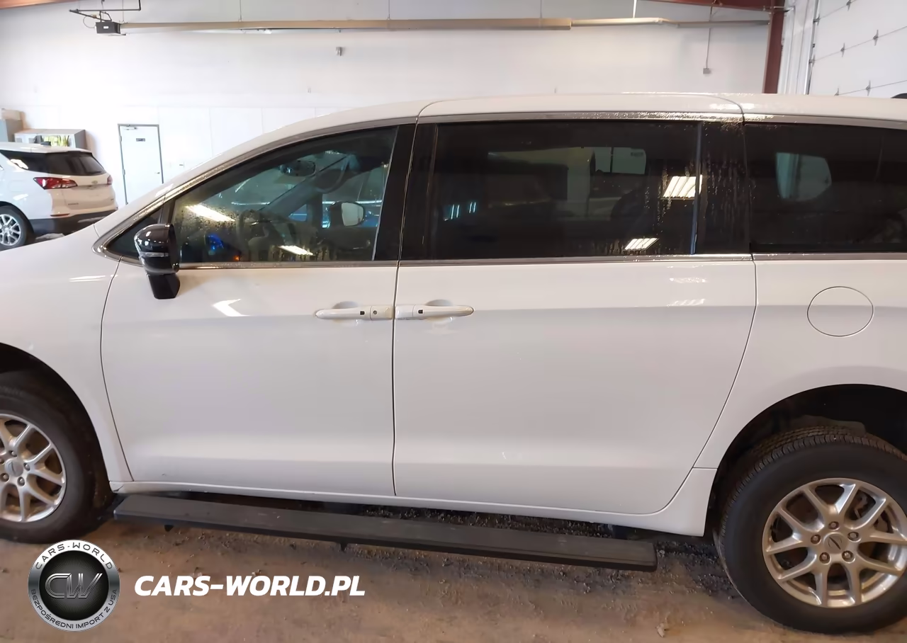 2025 Chrysler Voyager Lx VIN:2C4RC1CG6SR556979 - 14