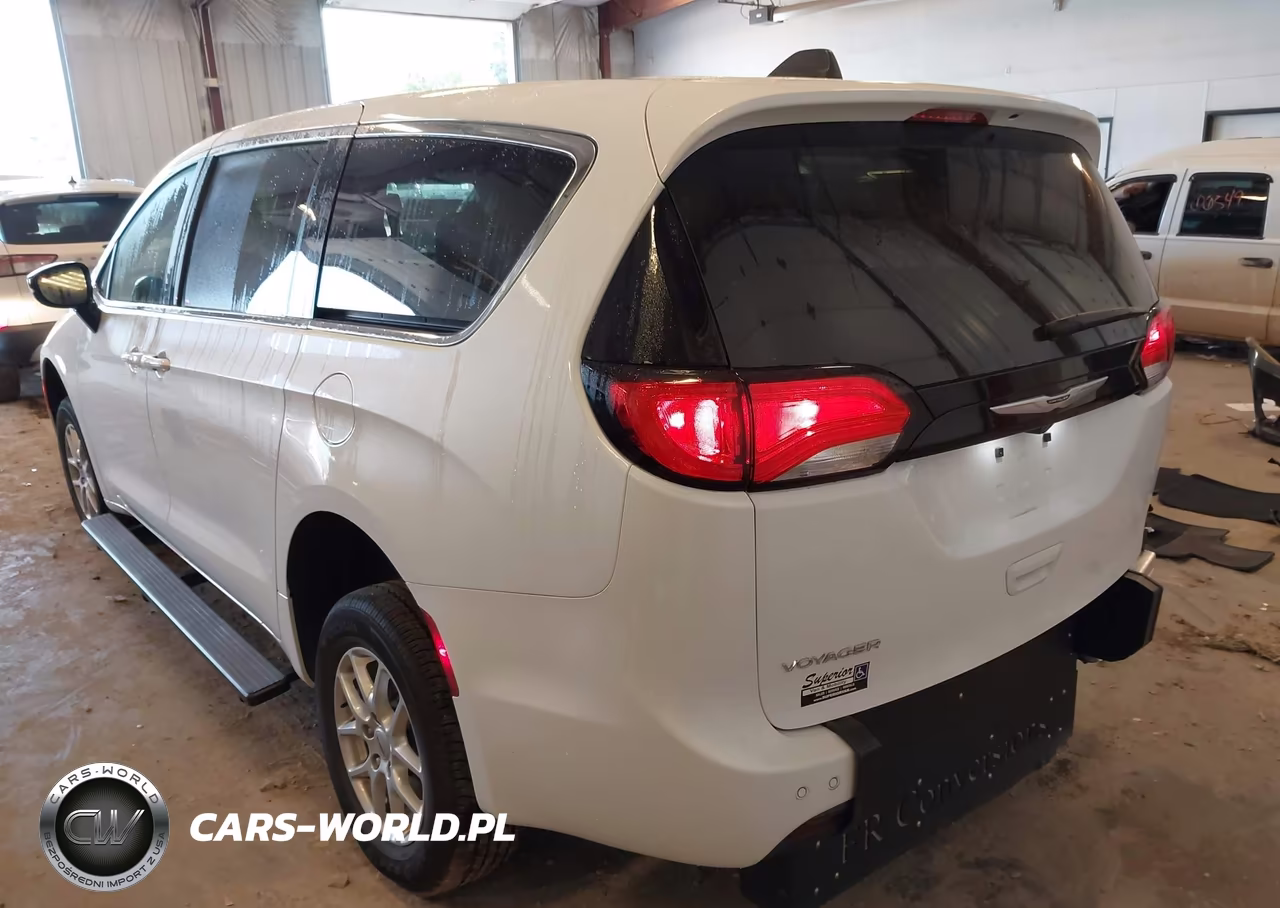 2025 Chrysler Voyager Lx VIN:2C4RC1CG6SR556979 - 3