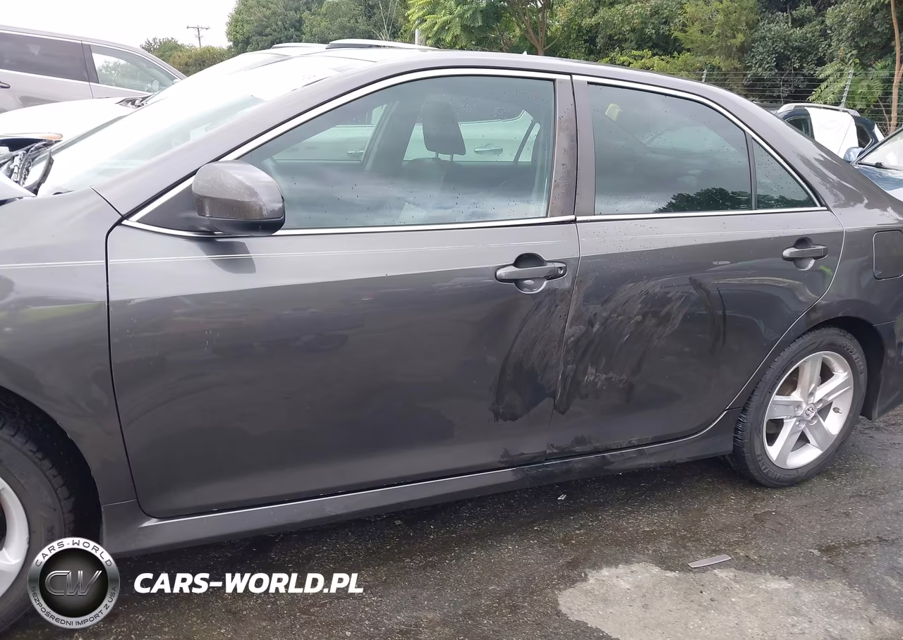 2014 Toyota Camry Se VIN:4T1BF1FK0EU321831 - 17