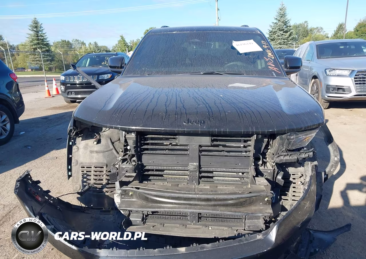 2025 Jeep Grand Cherokee Altitude 4X4 VIN:1C4RJHAG9S8703289 - 12