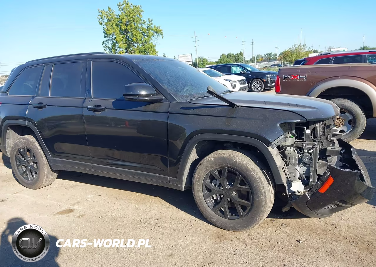 2025 Jeep Grand Cherokee Altitude 4X4 VIN:1C4RJHAG9S8703289 - 13