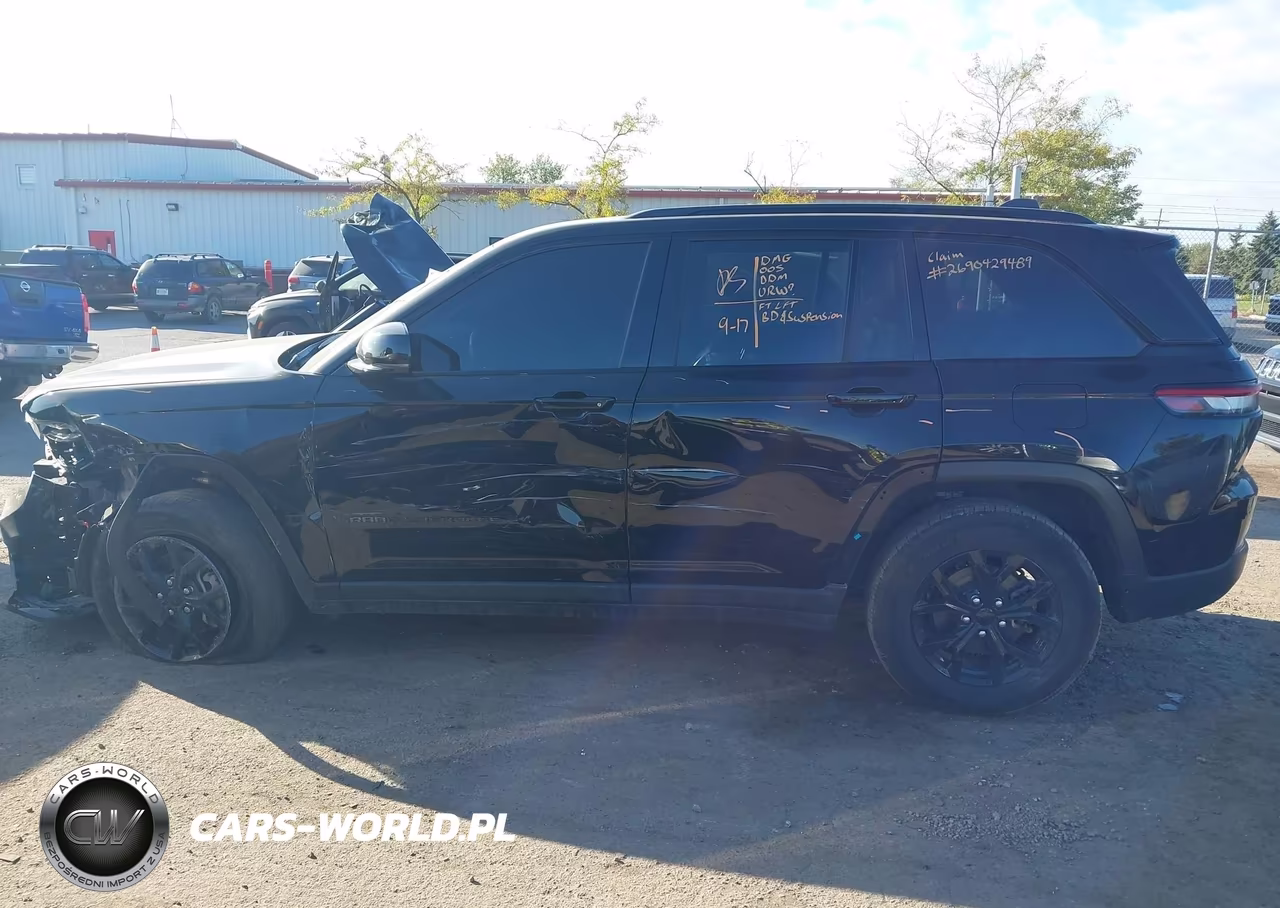 2025 Jeep Grand Cherokee Altitude 4X4 VIN:1C4RJHAG9S8703289 - 14