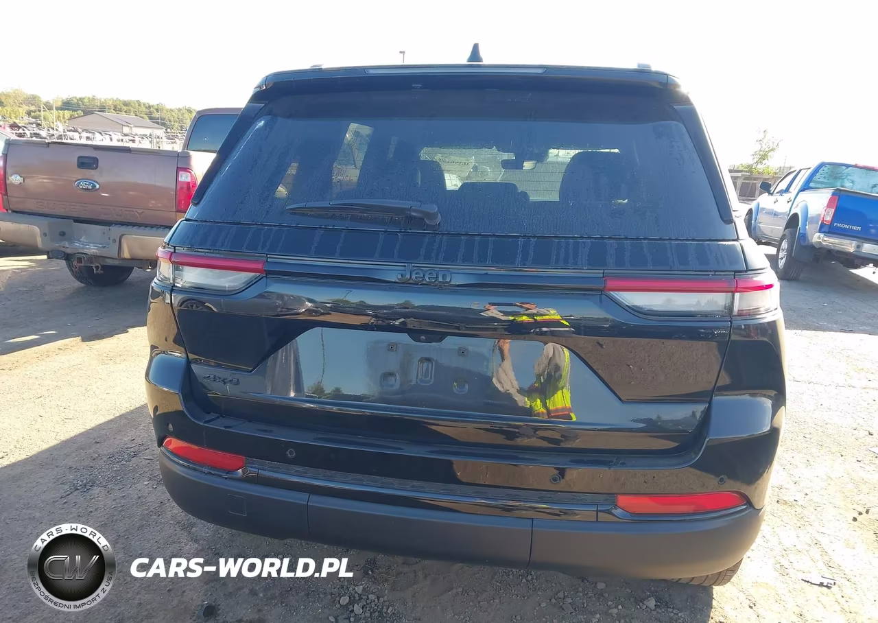 2025 Jeep Grand Cherokee Altitude 4X4 VIN:1C4RJHAG9S8703289 - 16