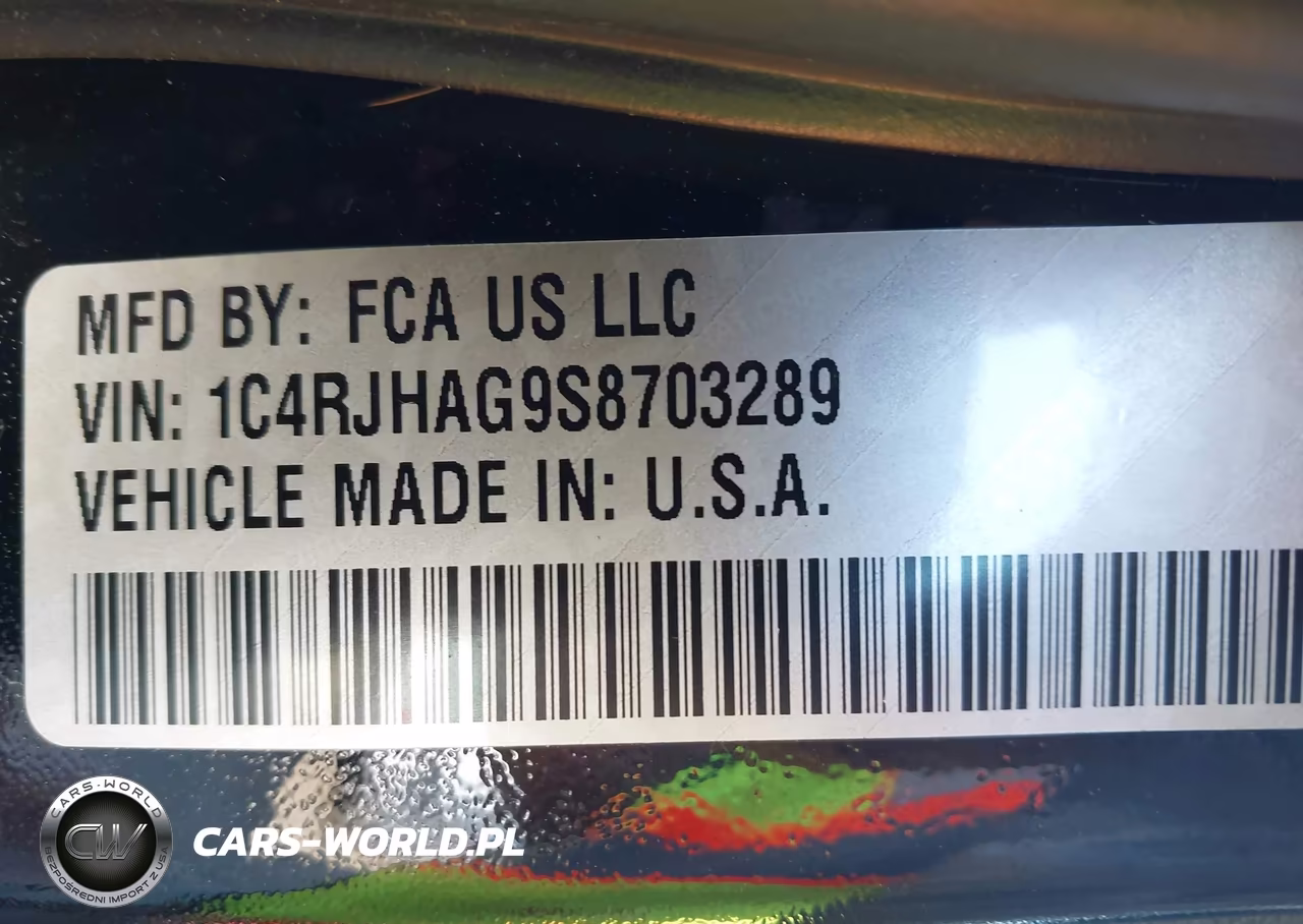 2025 Jeep Grand Cherokee Altitude 4X4 VIN:1C4RJHAG9S8703289 - 9
