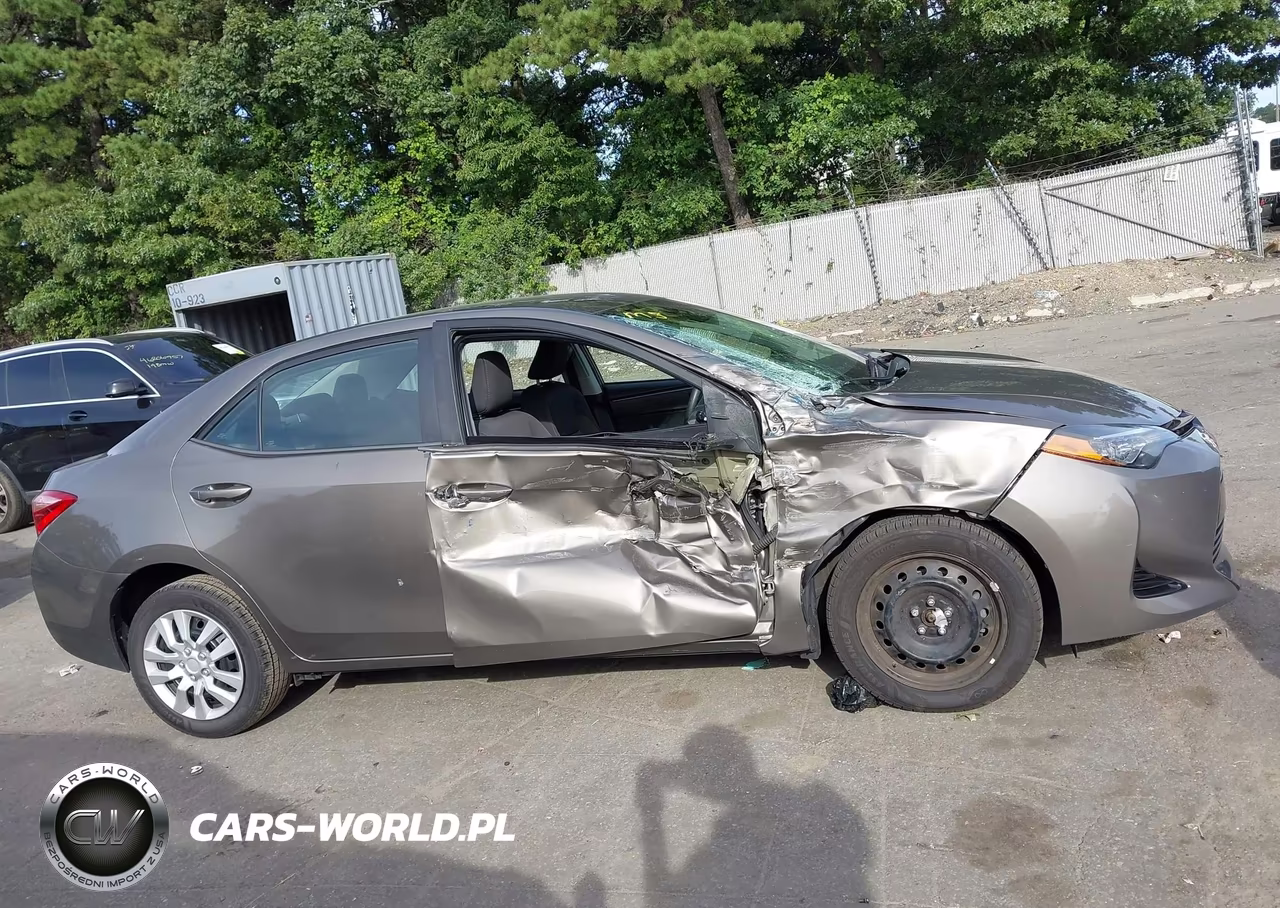 2018 Toyota Corolla Le VIN:2T1BURHE1JC995378 - 13