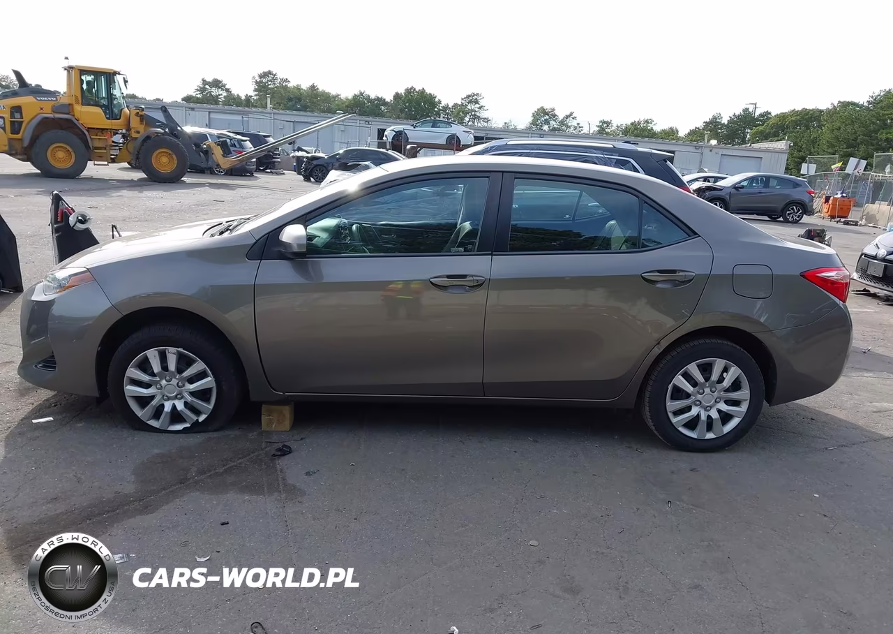 2018 Toyota Corolla Le VIN:2T1BURHE1JC995378 - 14
