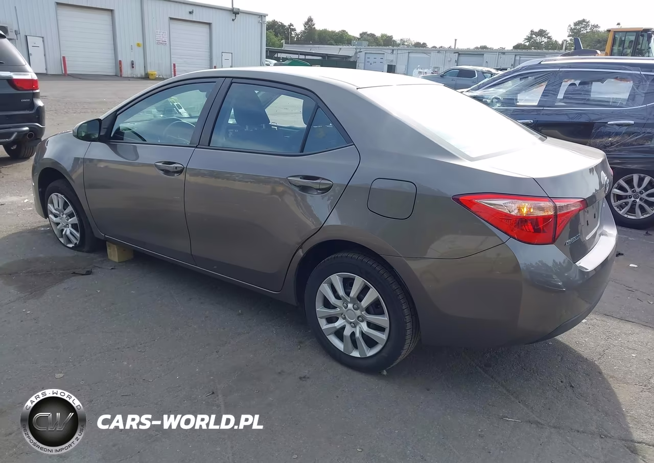 2018 Toyota Corolla Le VIN:2T1BURHE1JC995378 - 3