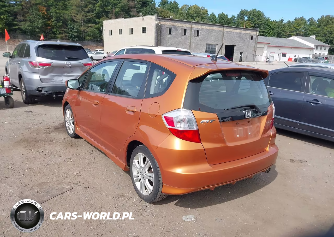 2011 Honda Fit Sport VIN:JHMGE8H54BC009850 - 3