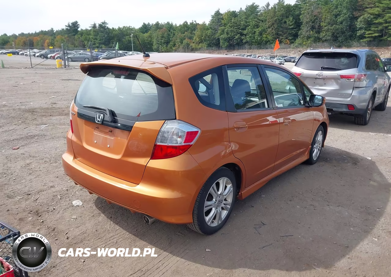 2011 Honda Fit Sport VIN:JHMGE8H54BC009850 - 4