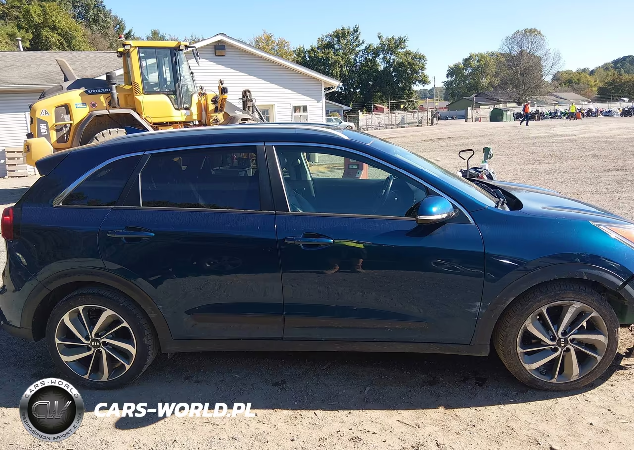2018 Kia Niro Touring VIN:KNDCE3LC4J5177886 - 14