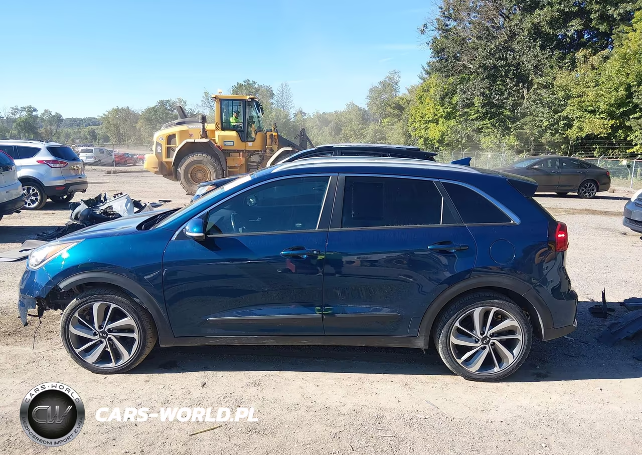 2018 Kia Niro Touring VIN:KNDCE3LC4J5177886 - 15