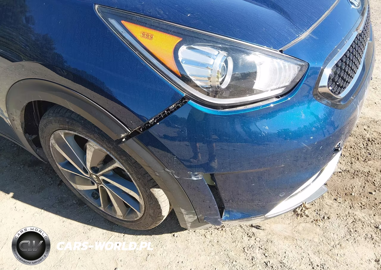 2018 Kia Niro Touring VIN:KNDCE3LC4J5177886 - 19