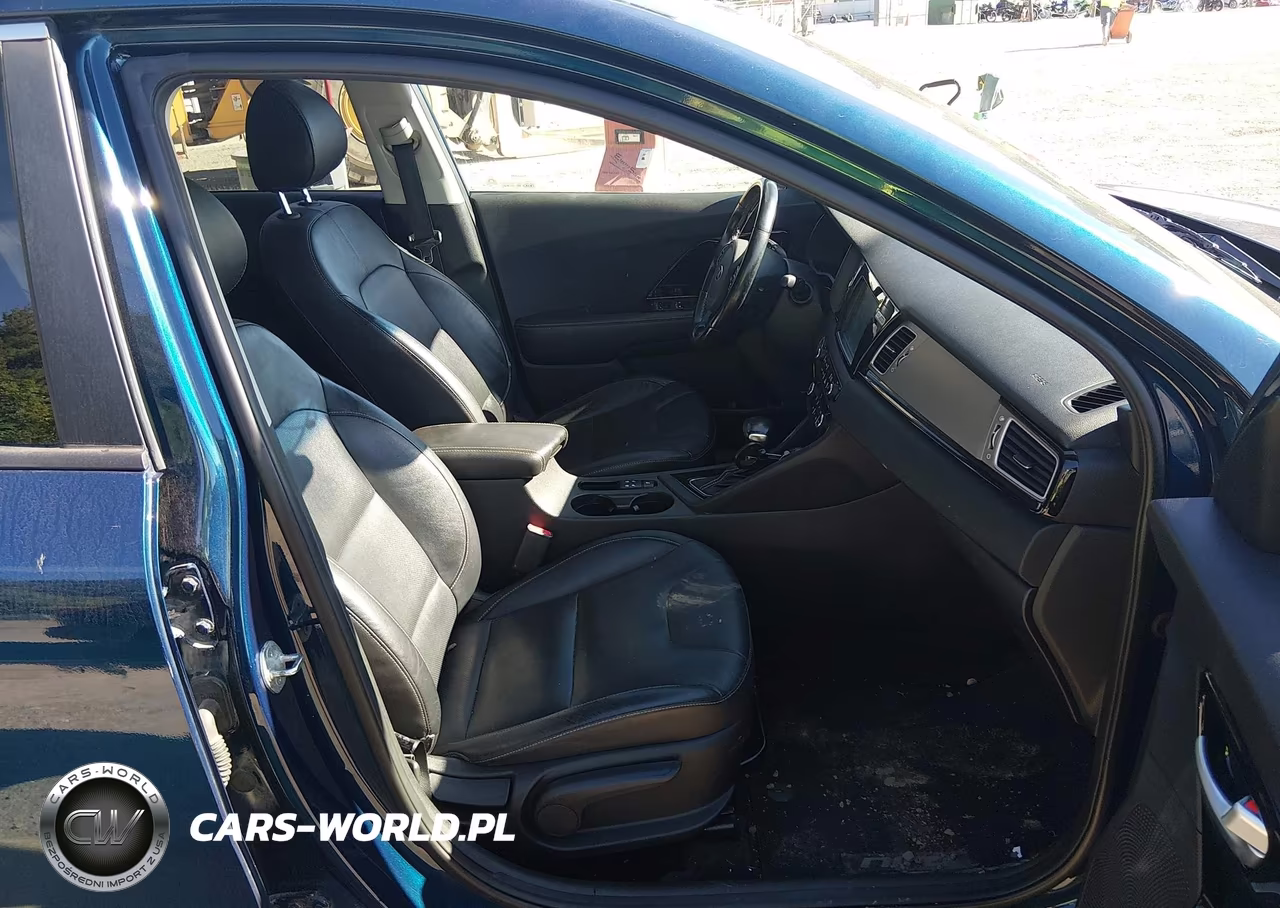2018 Kia Niro Touring VIN:KNDCE3LC4J5177886 - 5