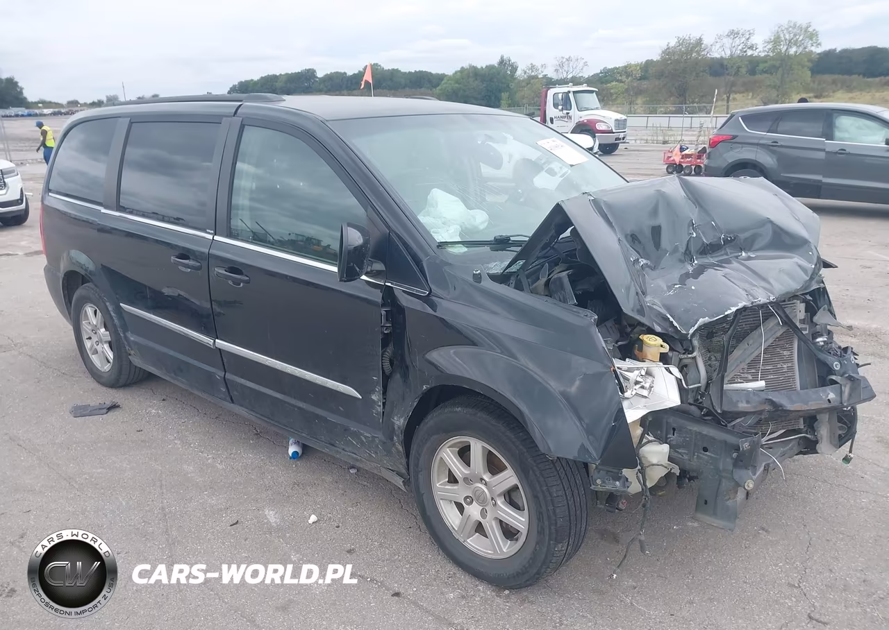 2012 Chrysler Town & Country Touring – zdjęcie 1 z 16