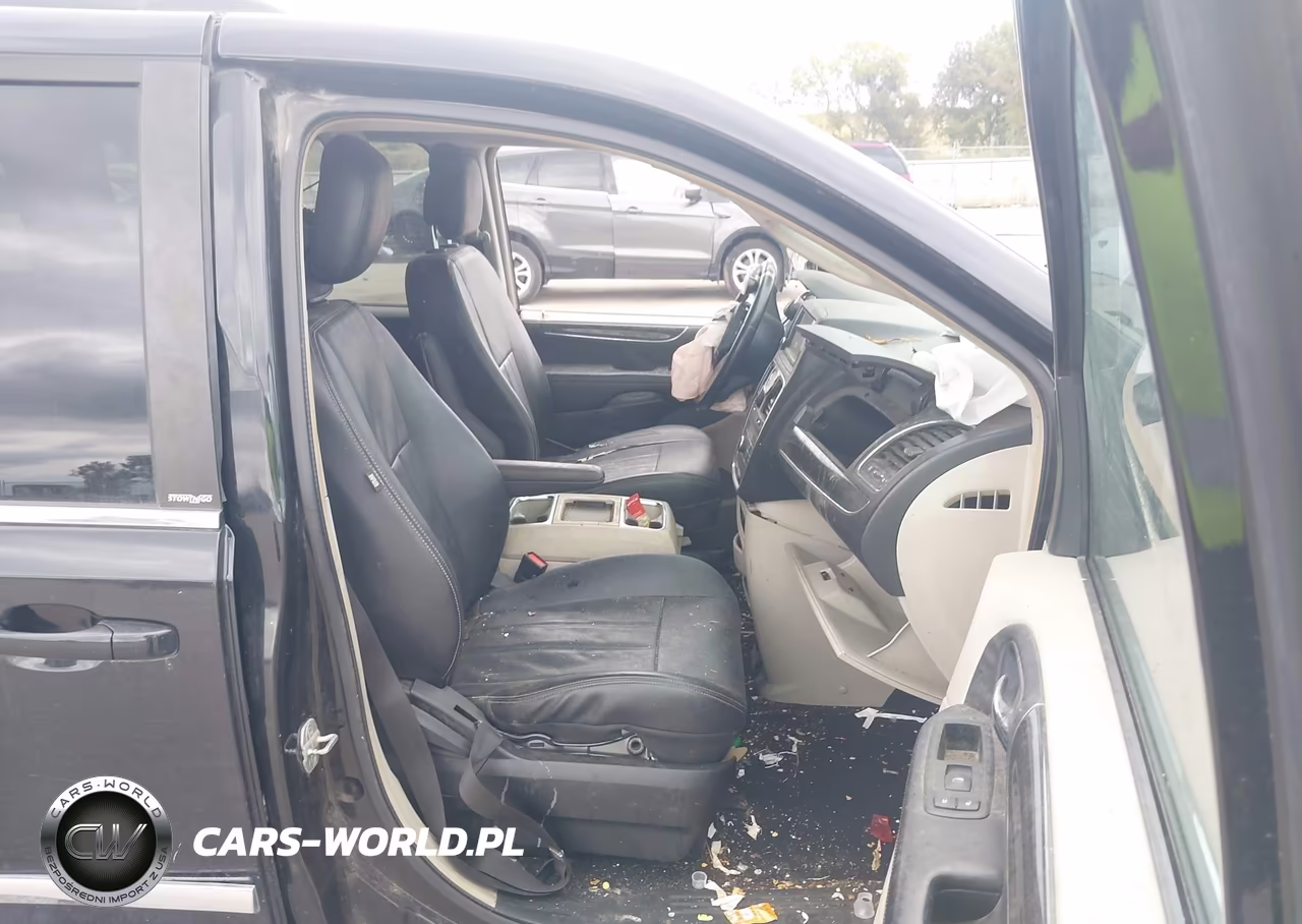 2012 Chrysler Town & Country Touring VIN:2C4RC1BG5CR382955 - 5