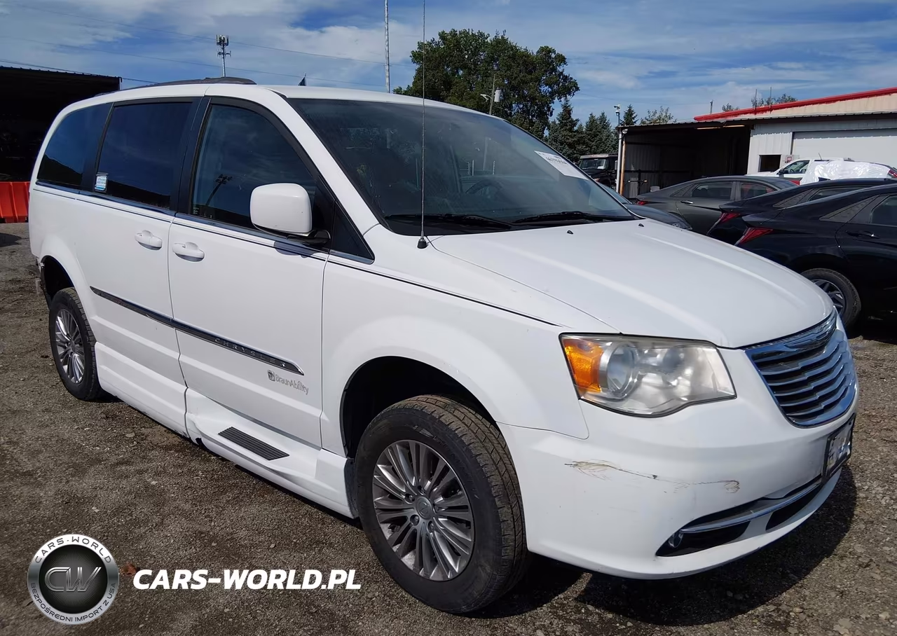 2015 Chrysler Town & Country Touring-L