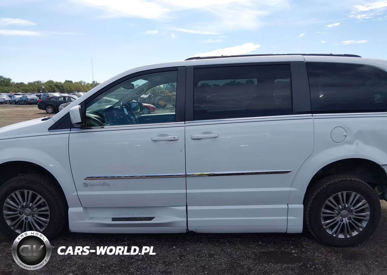 2015 Chrysler Town & Country Touring-L VIN:2C4RC1CG5FR504118 - 14