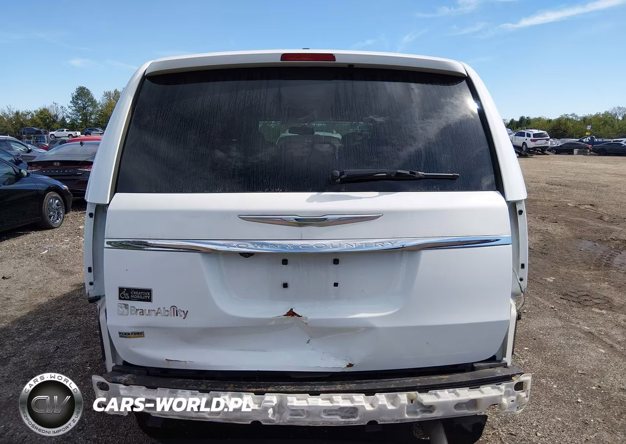 2015 Chrysler Town & Country Touring-L VIN:2C4RC1CG5FR504118 - 16