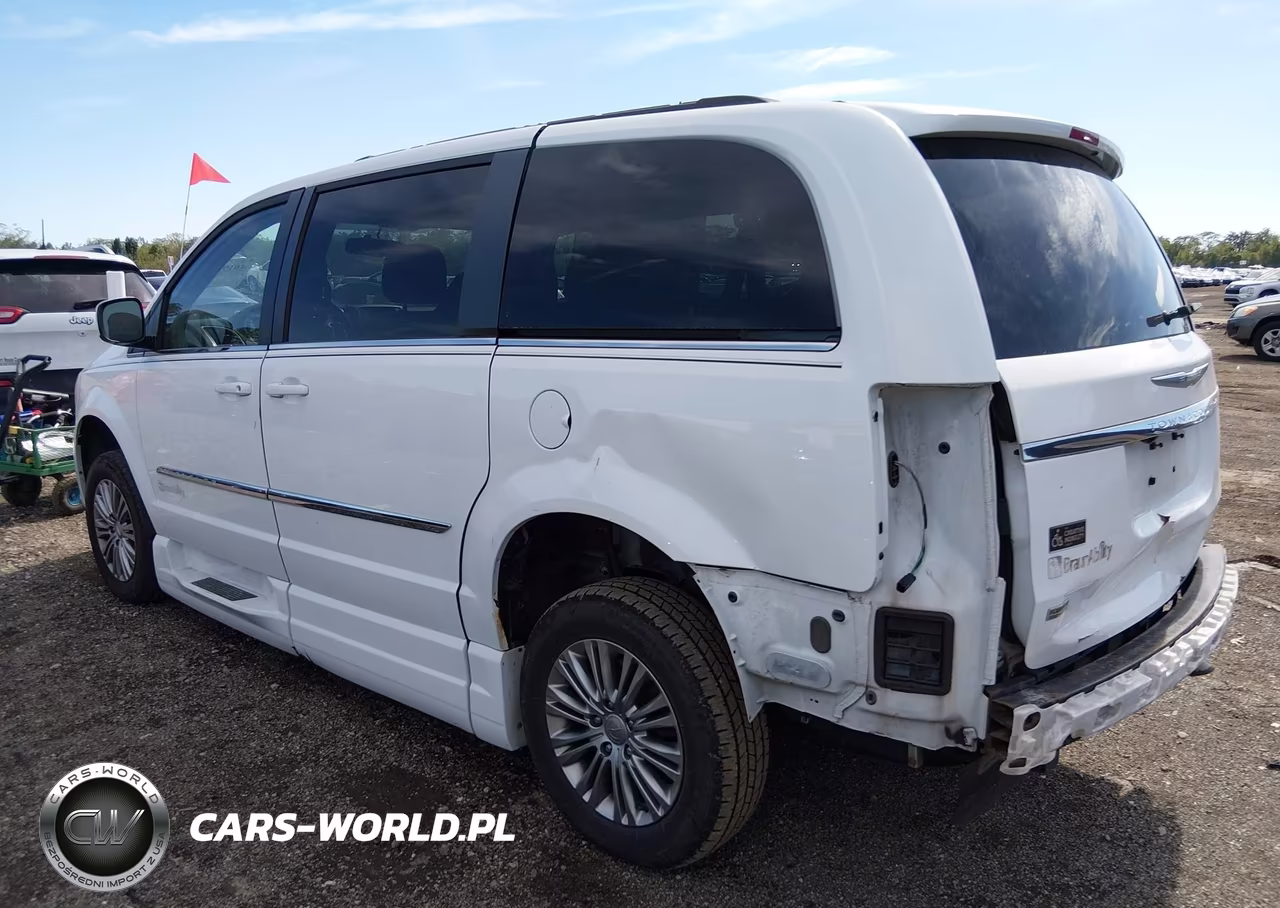 2015 Chrysler Town & Country Touring-L VIN:2C4RC1CG5FR504118 - 3