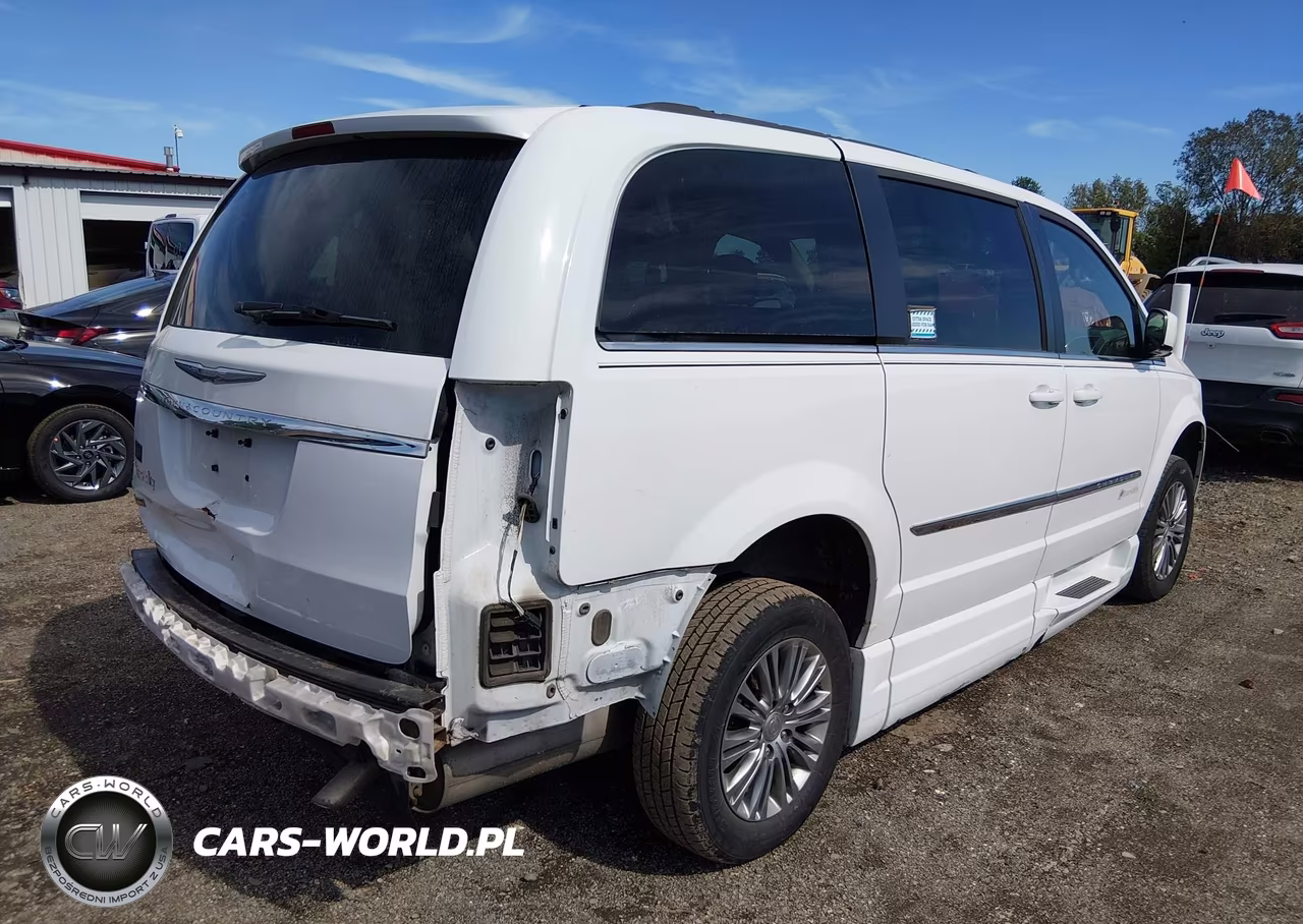 2015 Chrysler Town & Country Touring-L VIN:2C4RC1CG5FR504118 - 4