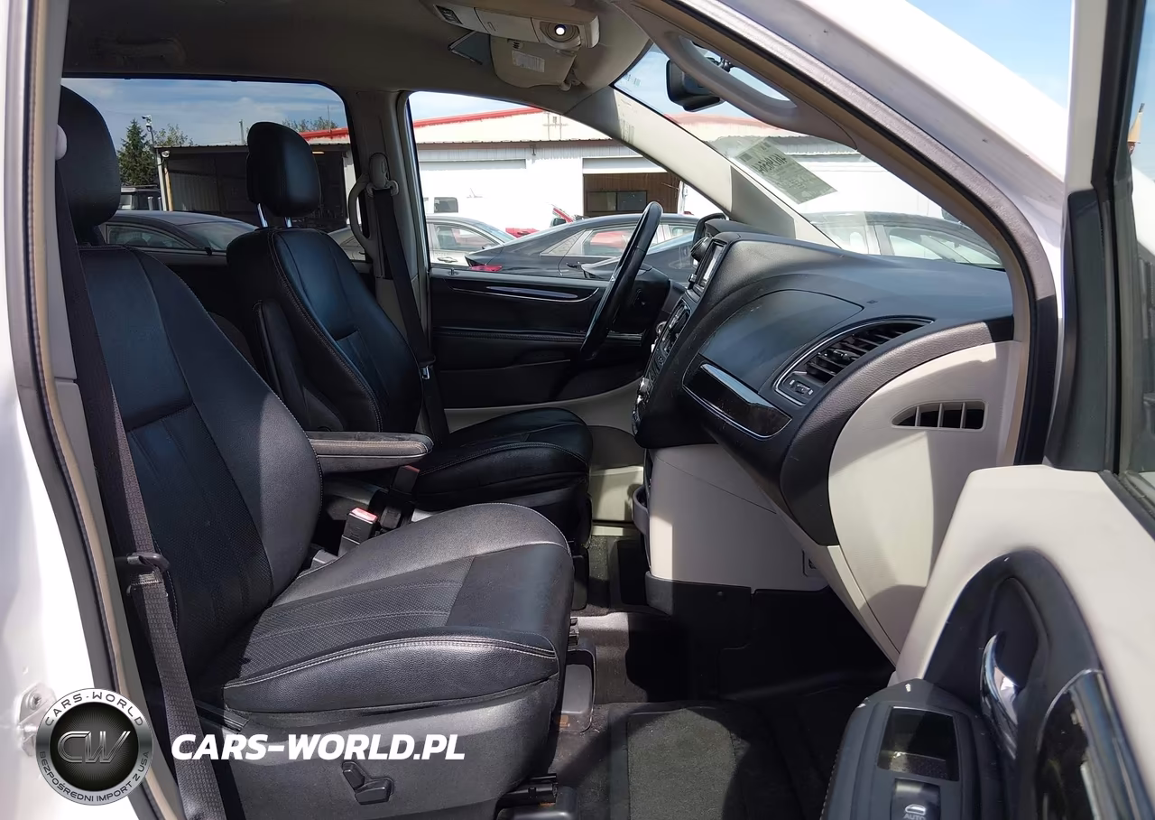 2015 Chrysler Town & Country Touring-L VIN:2C4RC1CG5FR504118 - 5