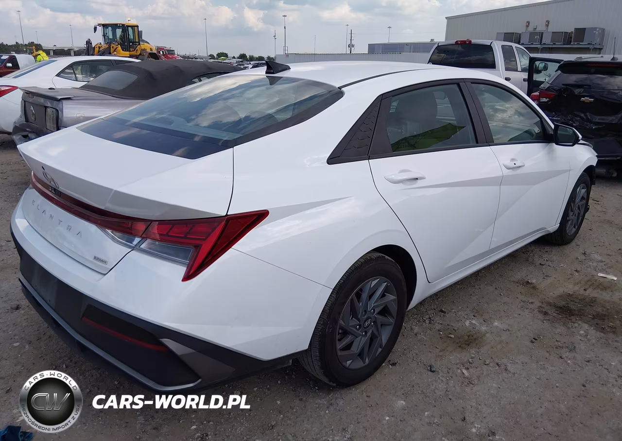2026 Hyundai Elantra Hybrid Blue VIN:KMHLM4DJ3TU186119 - 4