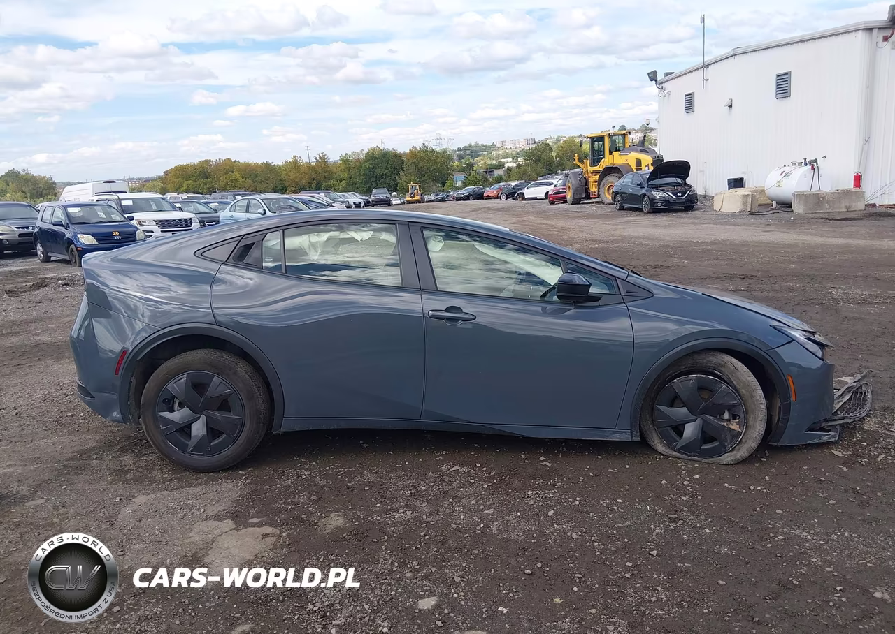 2024 Toyota Prius Le VIN:JTDACAAUXR3027477 - 13