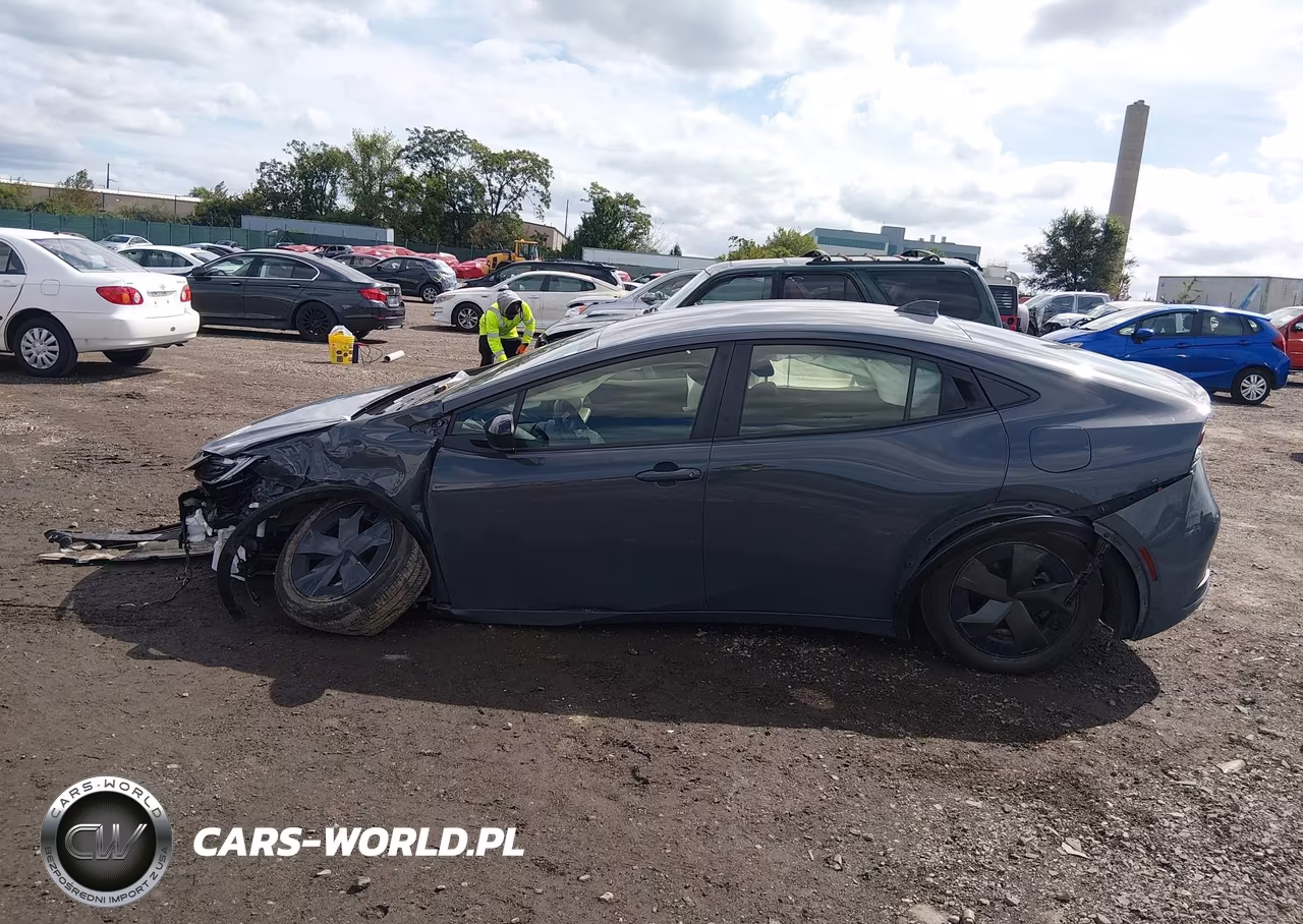 2024 Toyota Prius Le VIN:JTDACAAUXR3027477 - 14