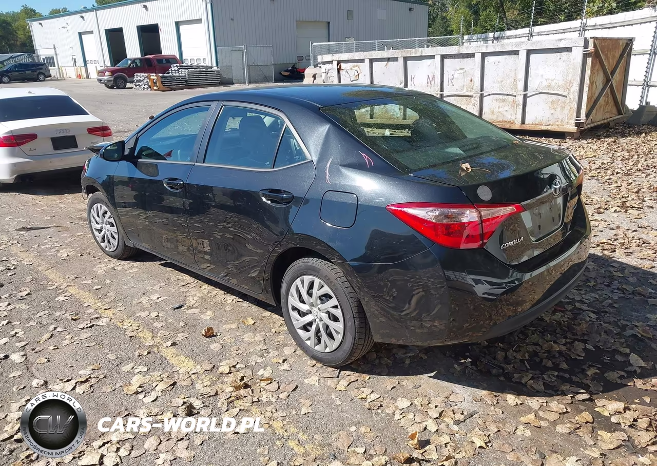 2017 Toyota Corolla Le VIN:2T1BURHE6HC834745 - 3