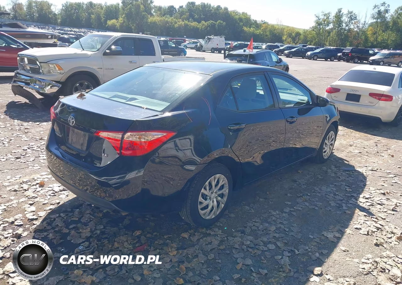 2017 Toyota Corolla Le VIN:2T1BURHE6HC834745 - 4