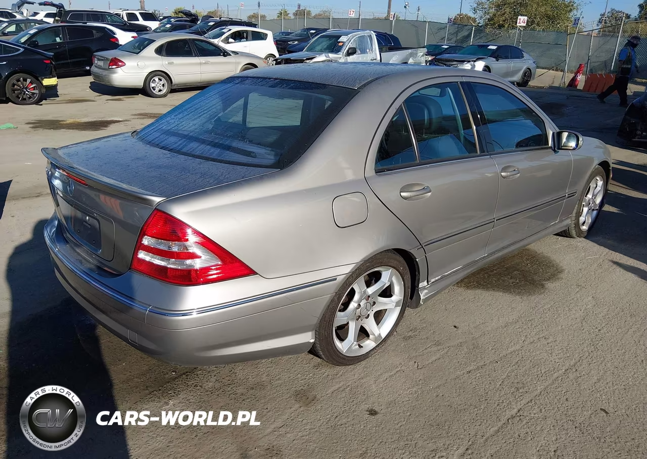 2007 Mercedes-Benz C 230 Sport VIN:WDBRF52H67F910635 - 4